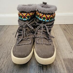 TOMS alpine faux fur lace-up boots in grey size 6